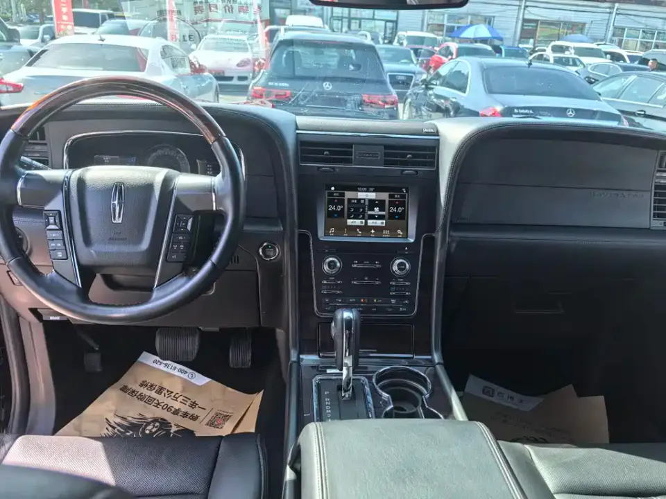 Lincoln Navigator
