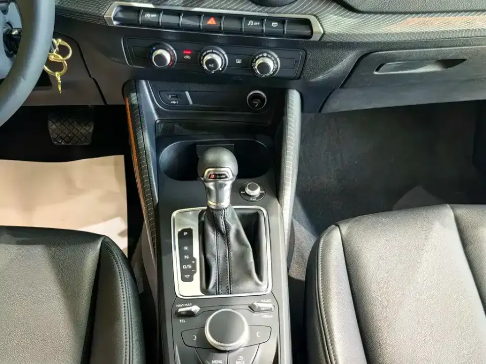Audi Q2L