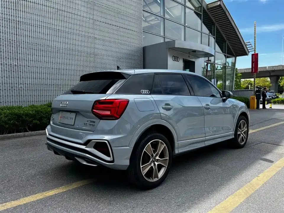 Audi Q2L