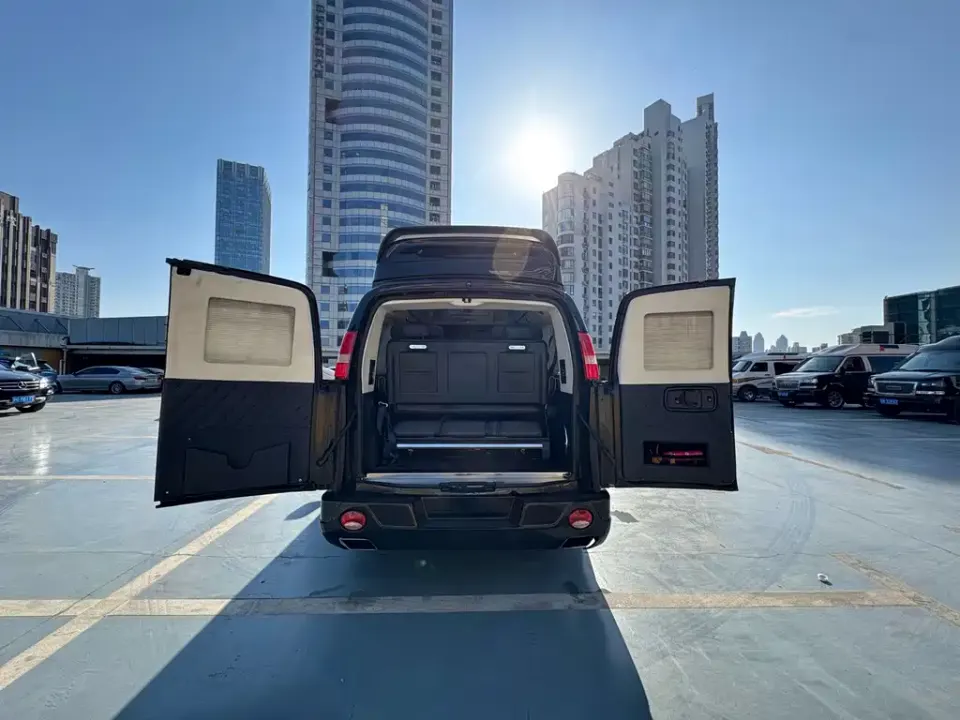 GMC Savana