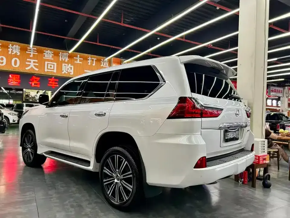 Lexus LX