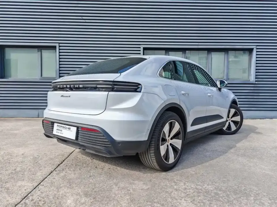 Porsche Macan EV