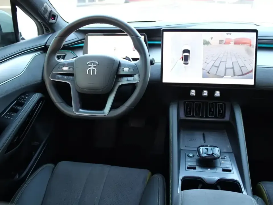 BYD L EV