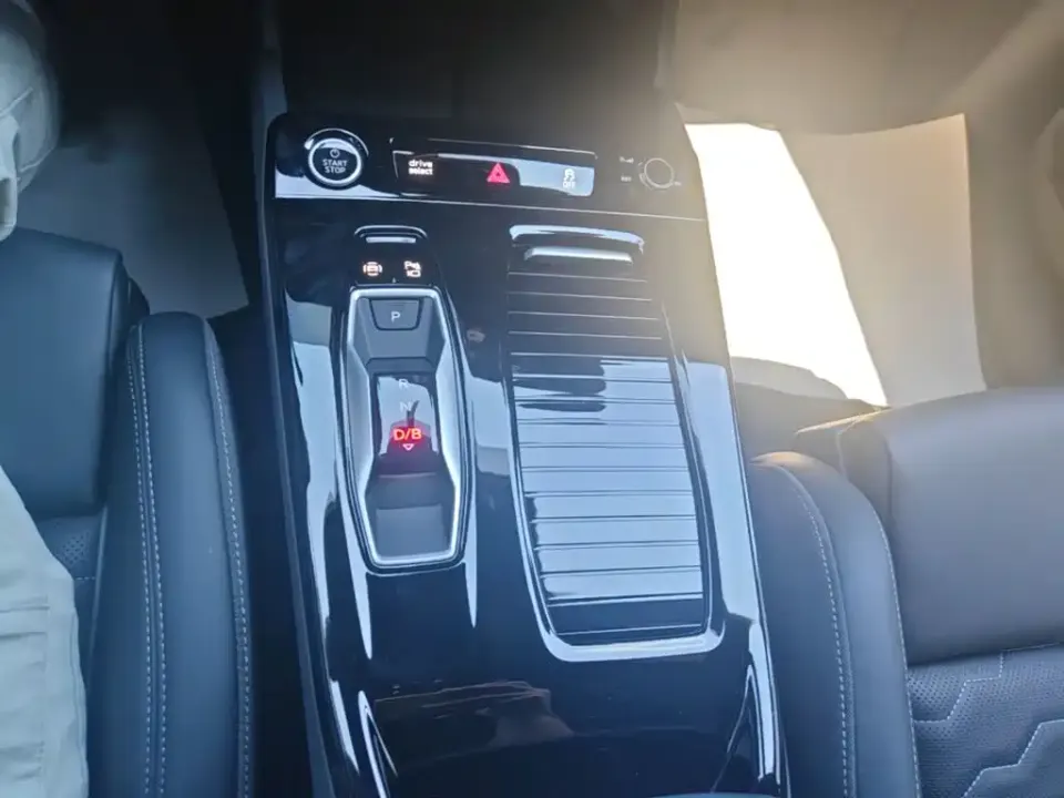 Audi Q6L e-tron