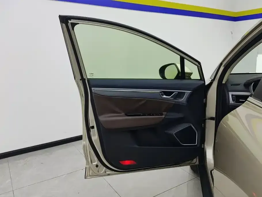 Geely Emgrand GS