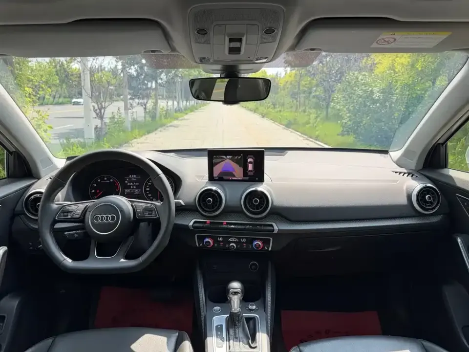 Audi Q2L