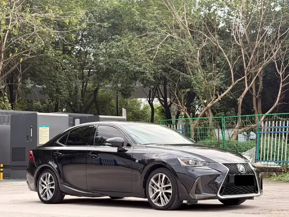 Lexus IS