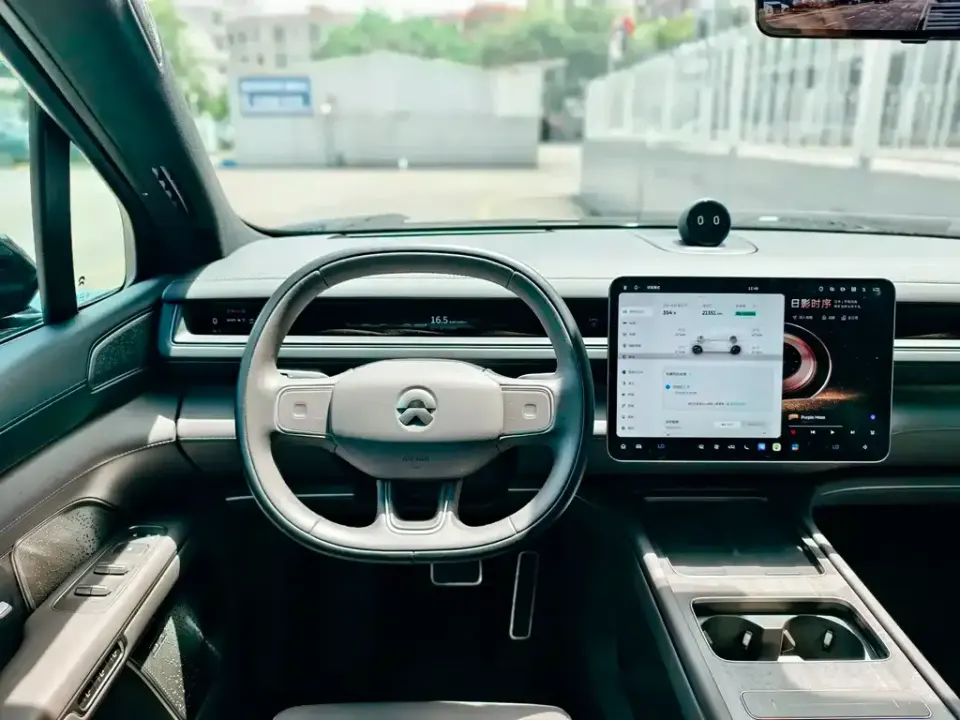 Nio ES8