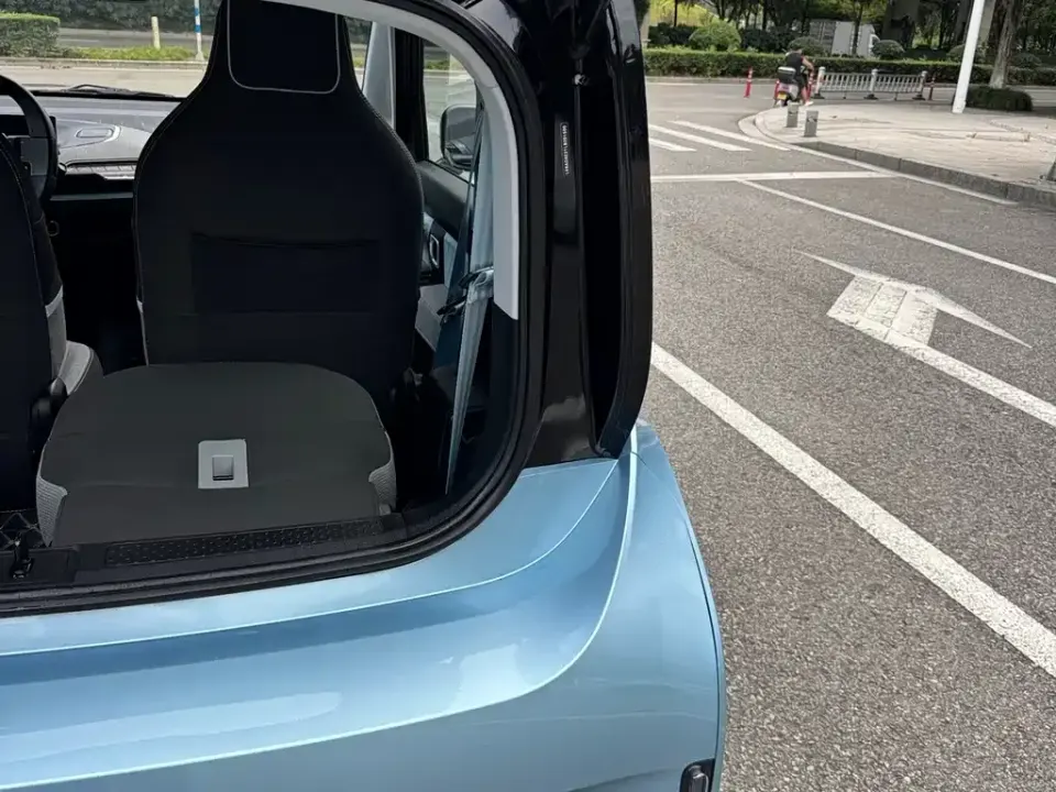 Baojun E300