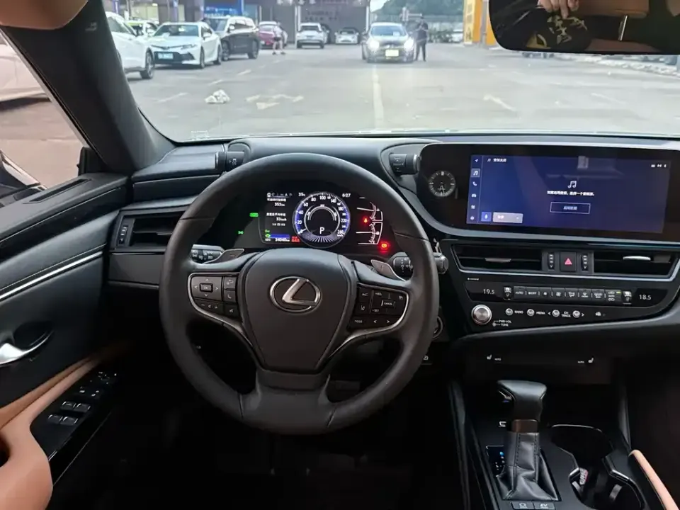 Lexus ES