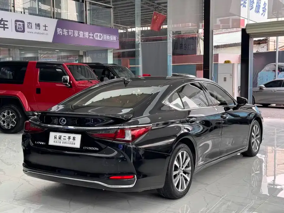 Lexus ES