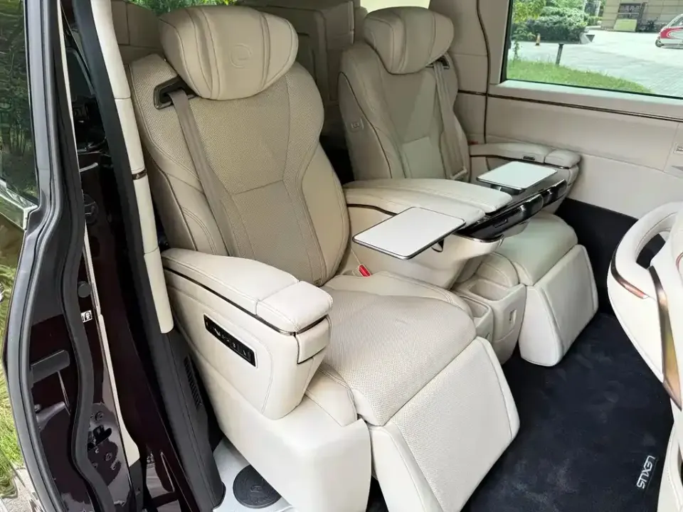 Lexus LM