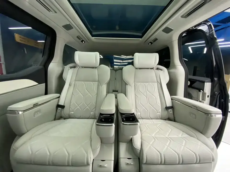 Volvo EM90