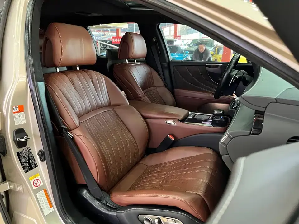 Lexus LS