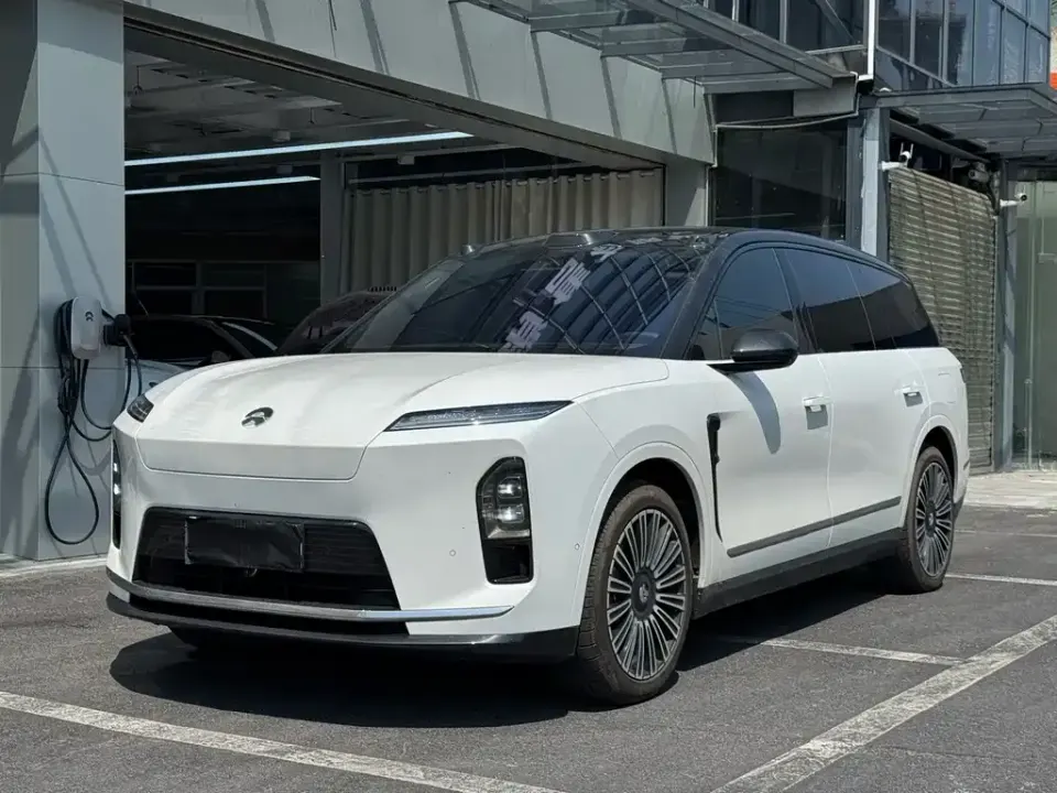 Nio ES8