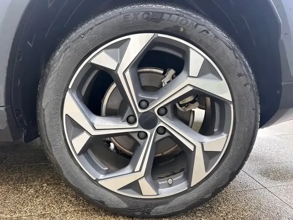 Geely Boyue L
