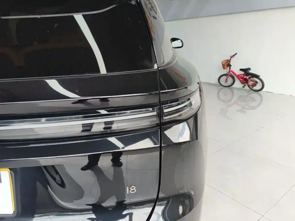 Li Li i8