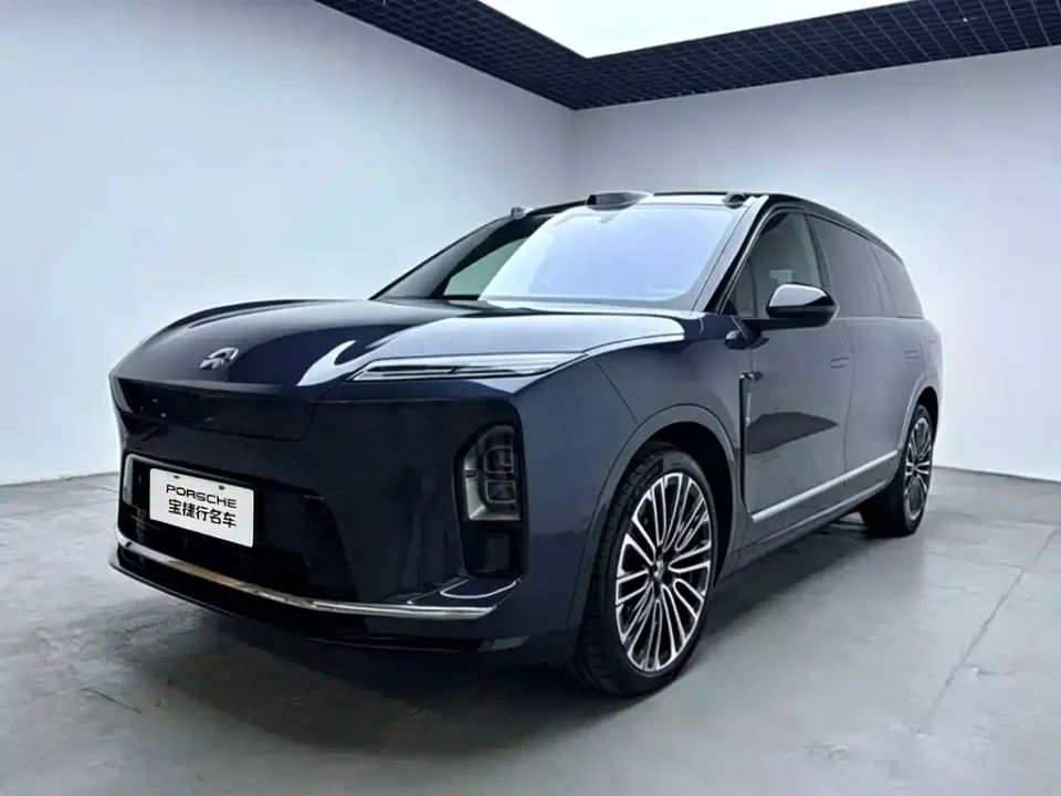Nio ES8
