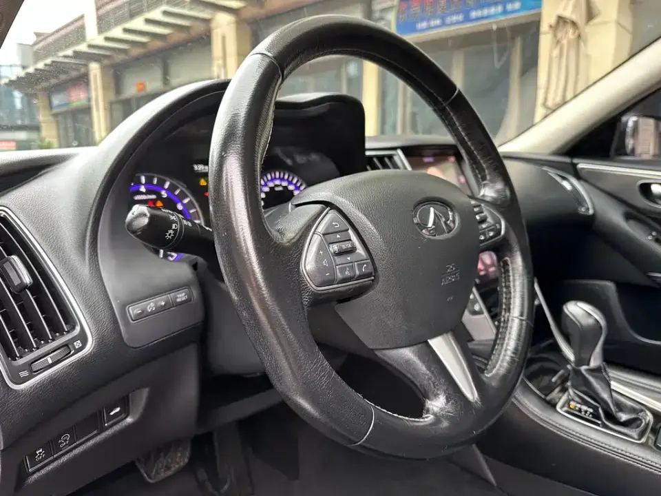 Infiniti Q50L