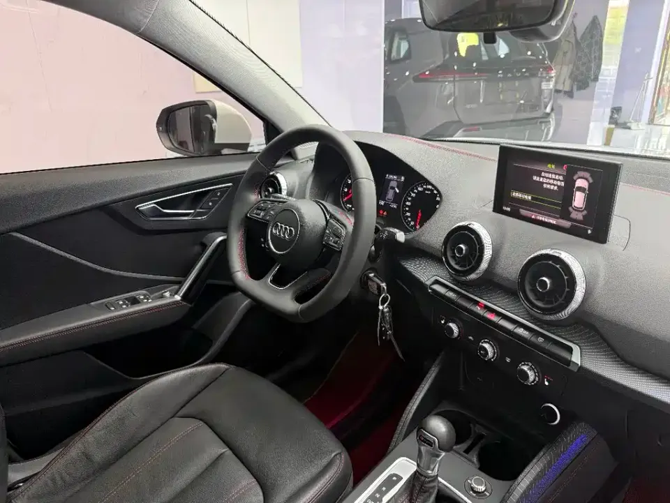 Audi Q2L