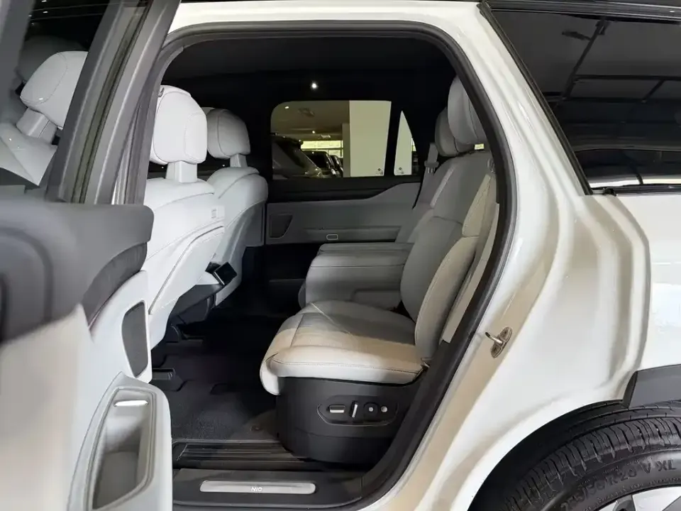 Nio ES8