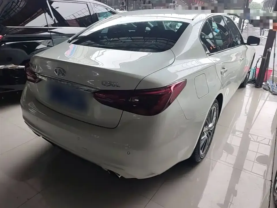Infiniti Q50L