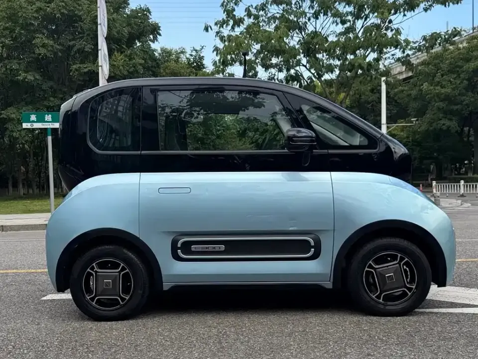 Baojun E300