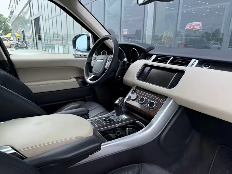 Land Rover Sport