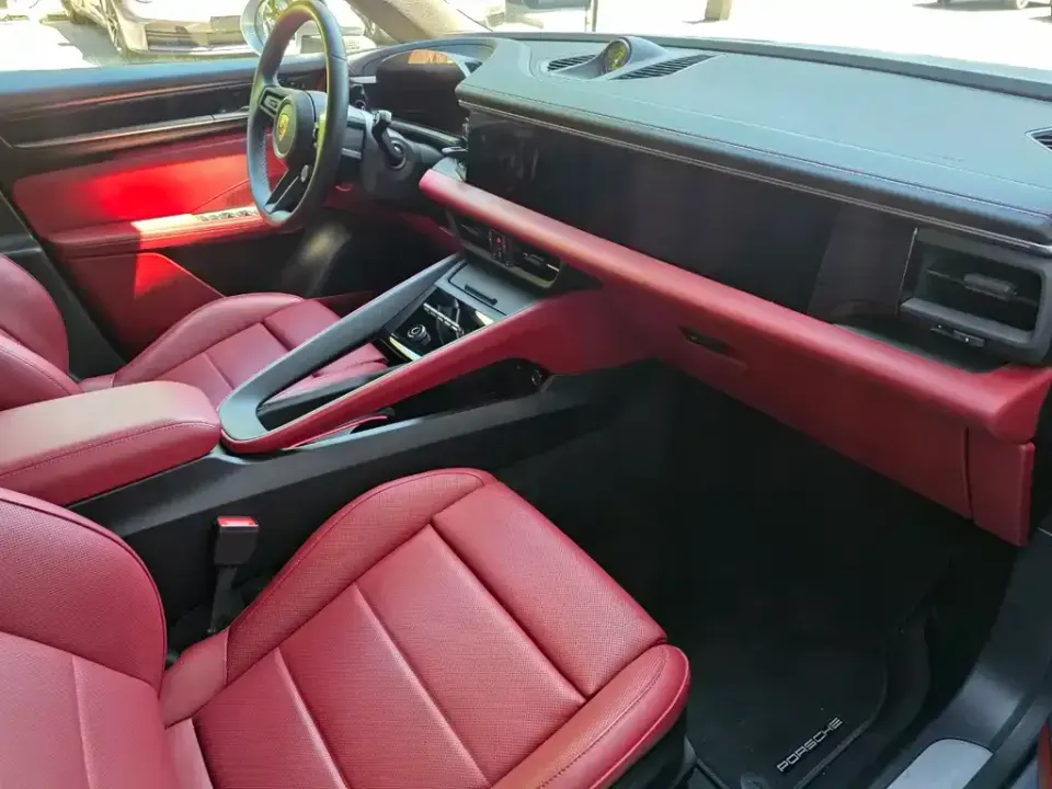 Porsche Macan EV