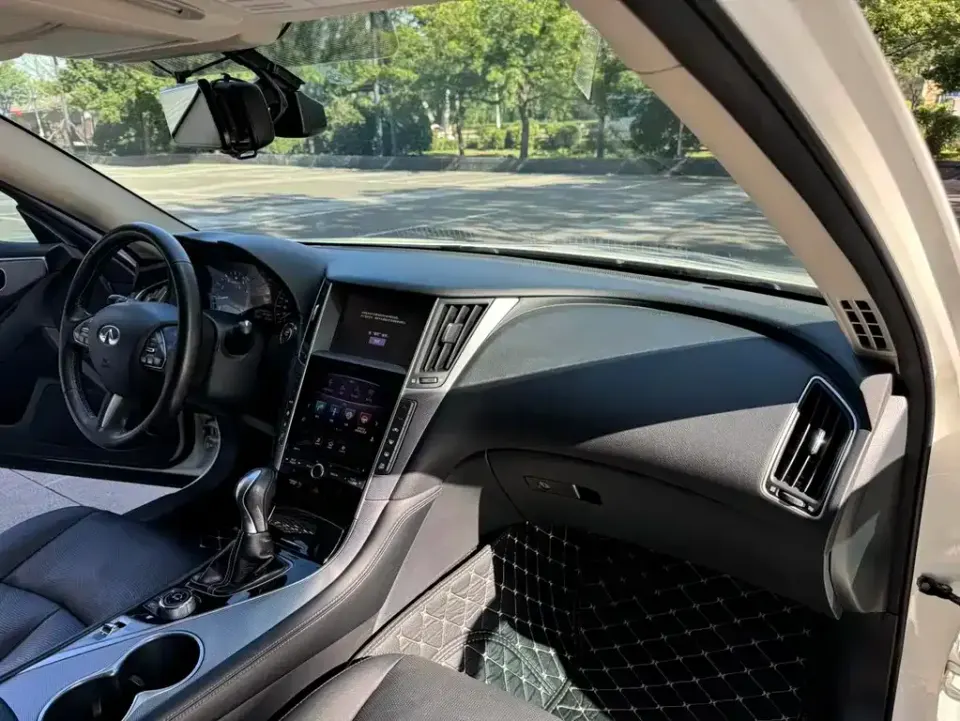 Infiniti Q50L