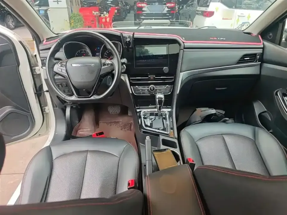 Venucia T70