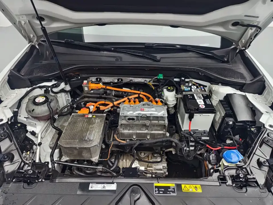 Audi Q2L e-tron