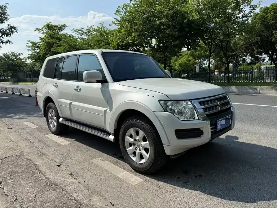 Mitsubishi Pajero (Import)