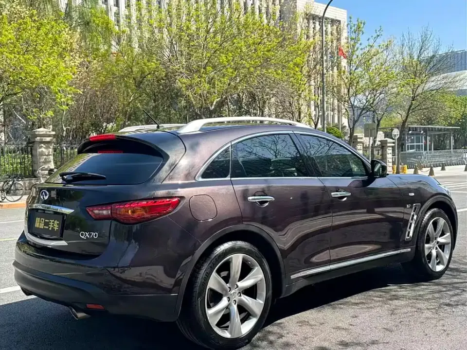 Infiniti QX70