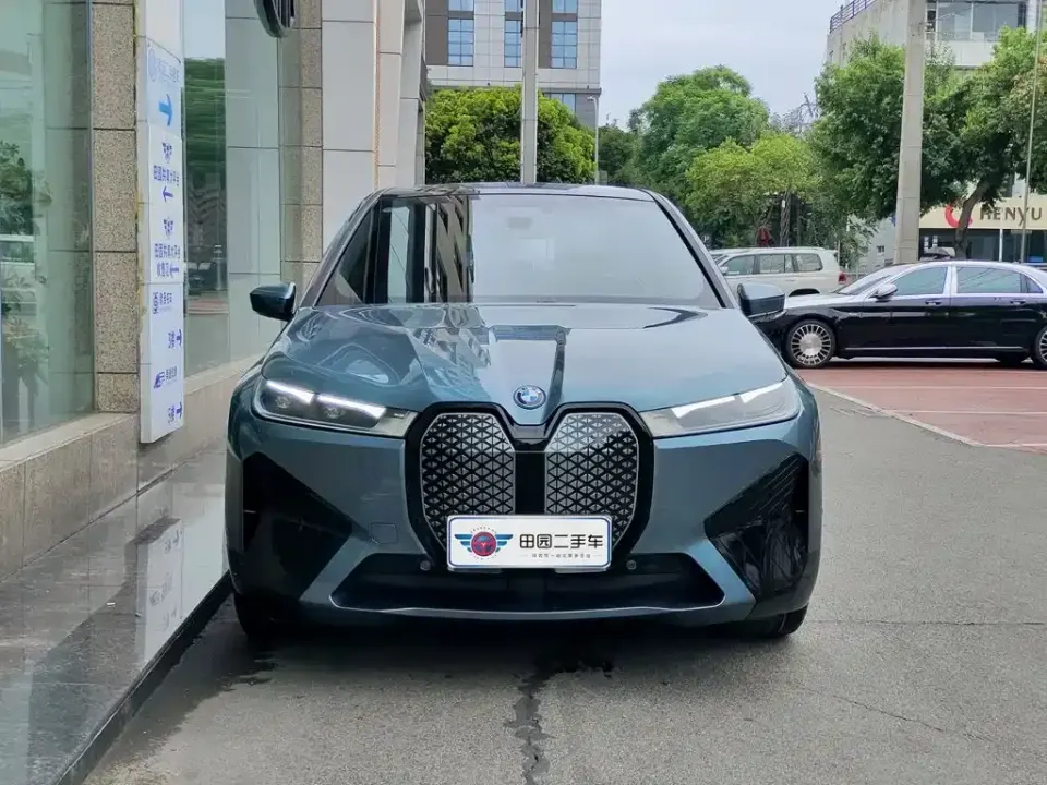 BMW iX