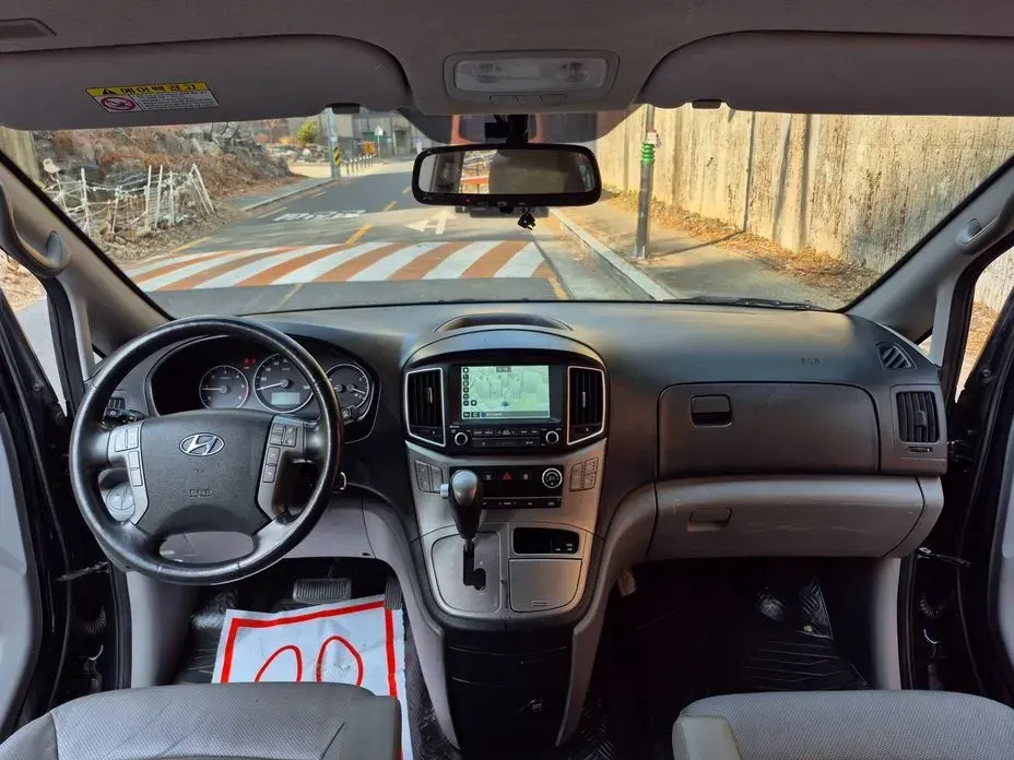 Hyundai Starex