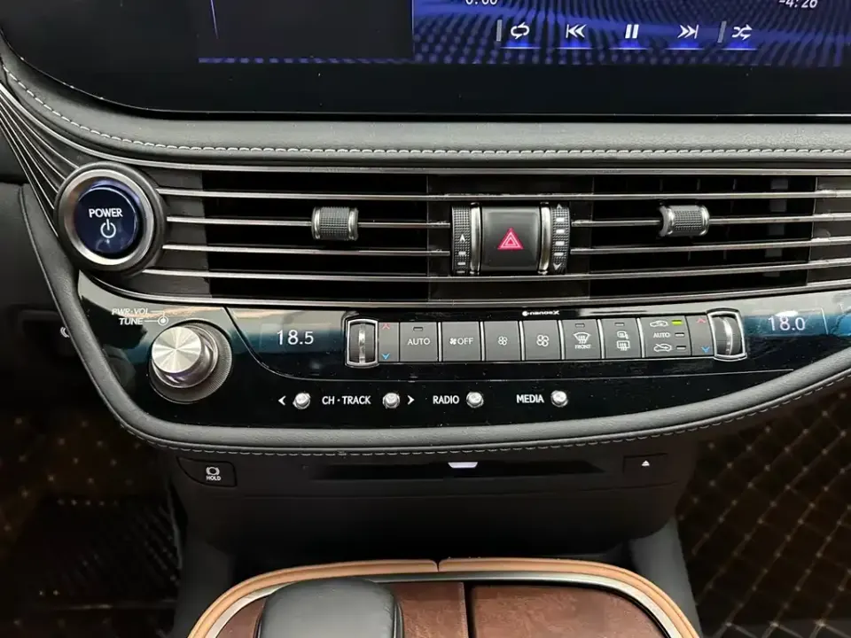 Lexus LS