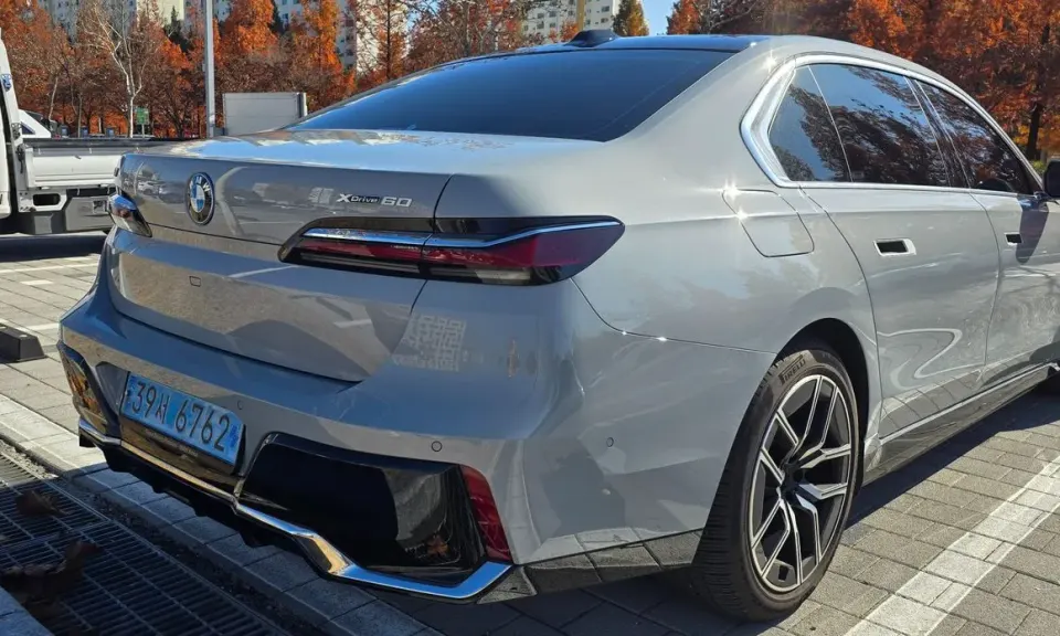 BMW i7