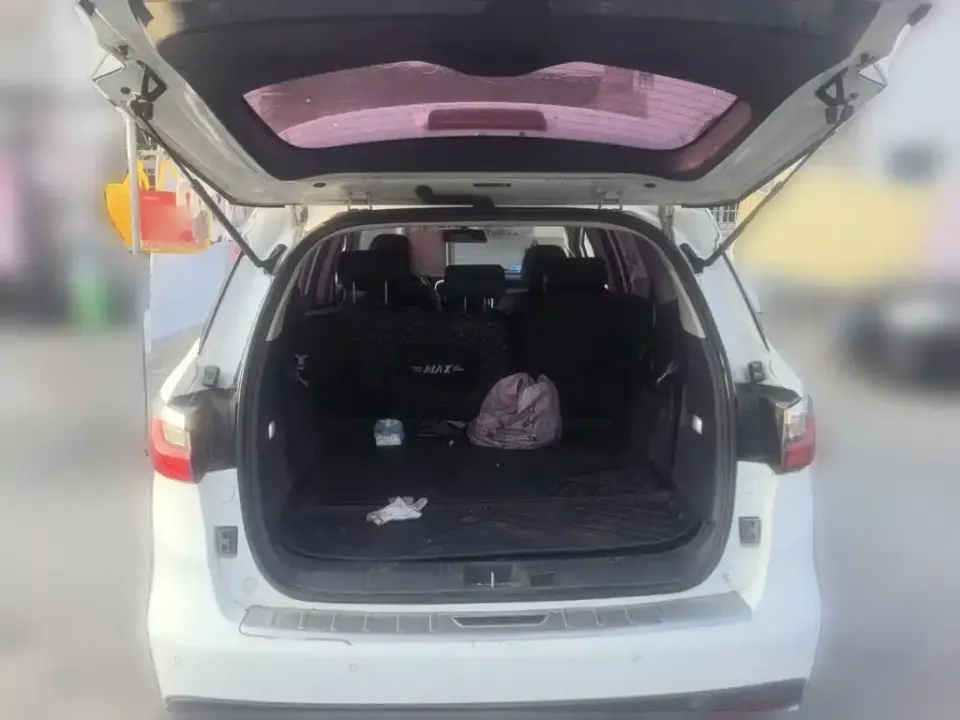 BYD MAX