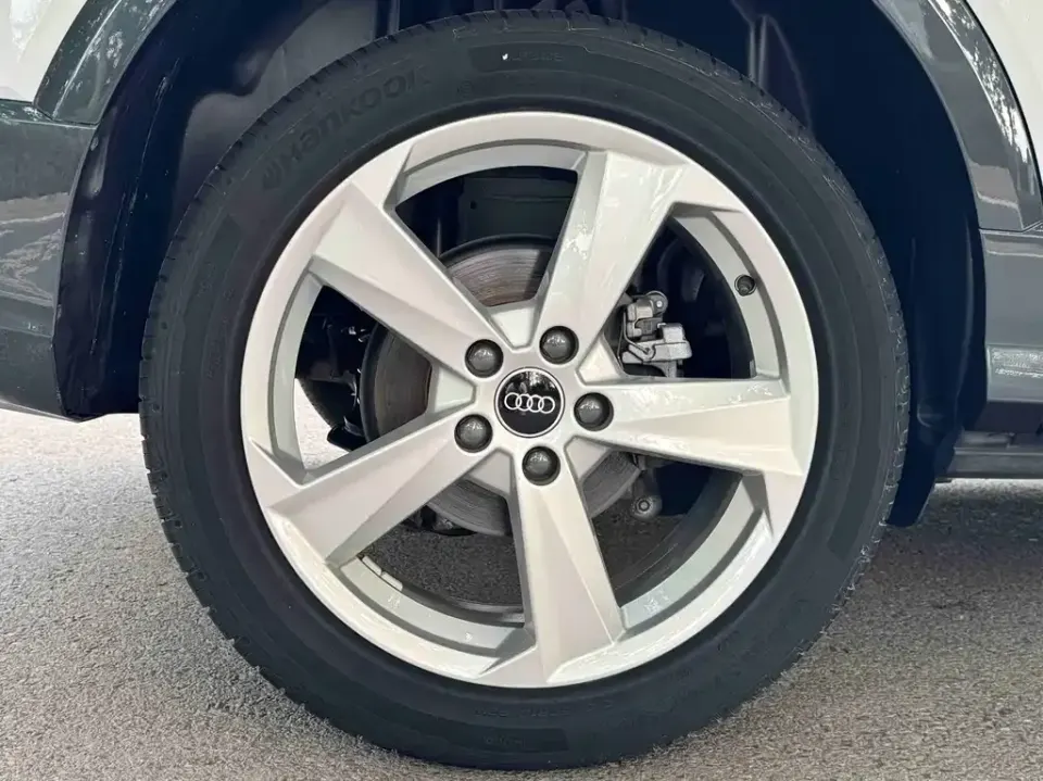 Audi Q2L