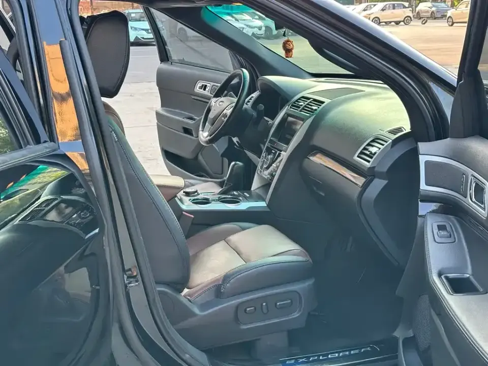 Ford Explorer (Import)
