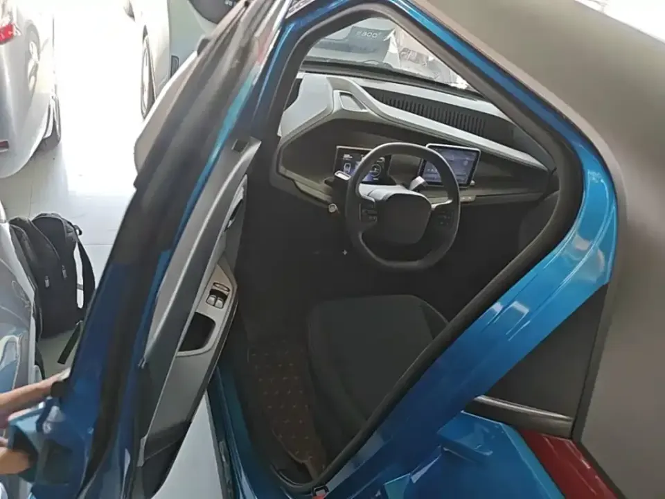 Baojun E200