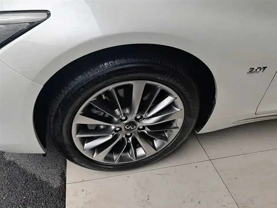 Infiniti Q50L