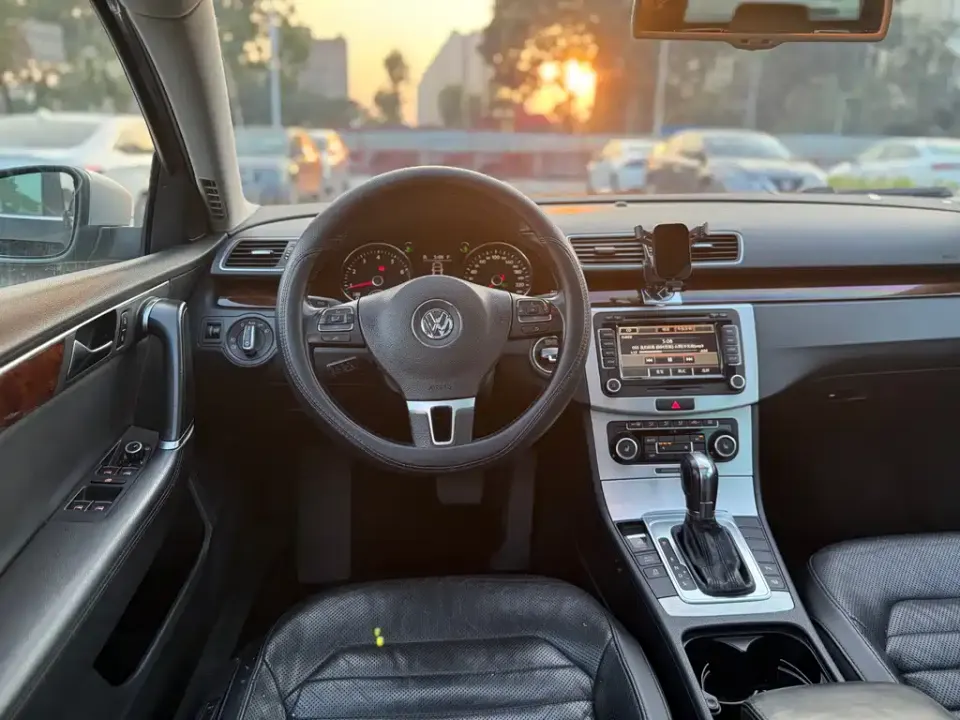 Volkswagen Magotan (Import)