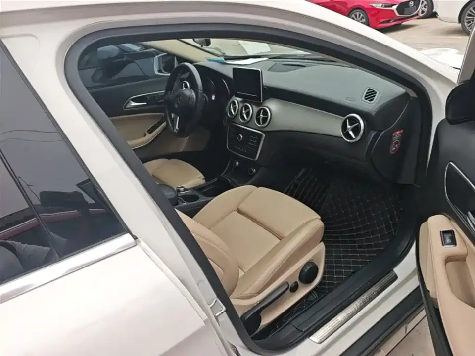 Mercedes-Benz GLA