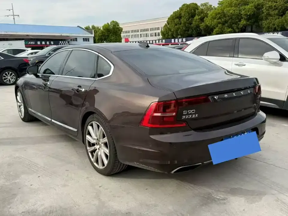 Volvo S90