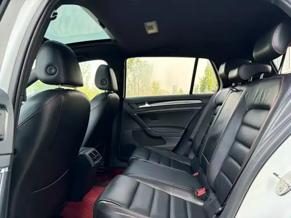Volkswagen Golf GTI