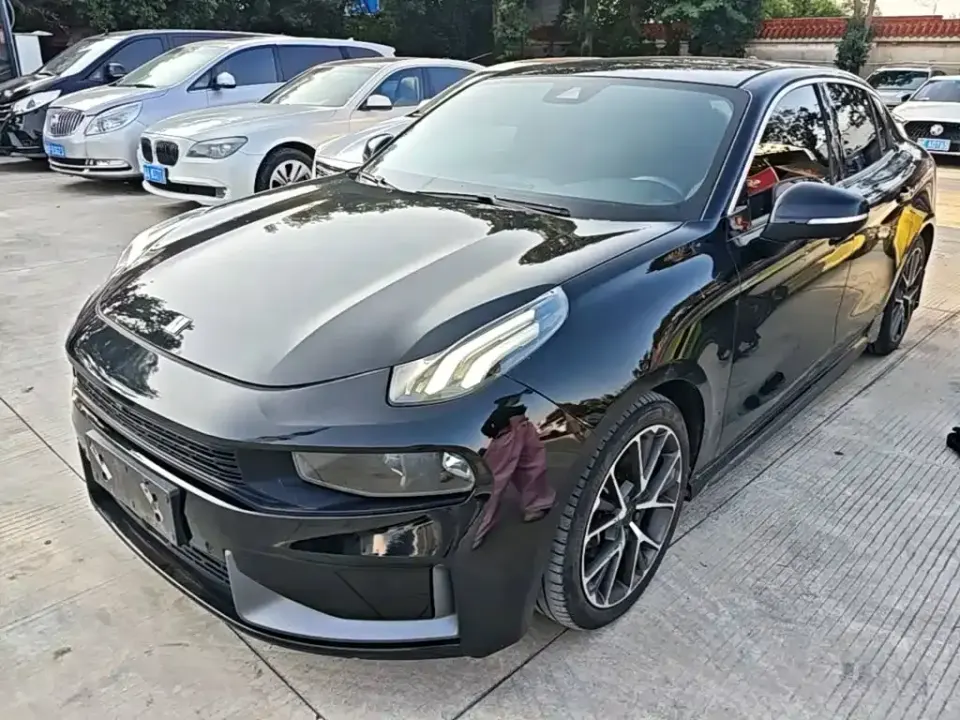Lynk & Co 03