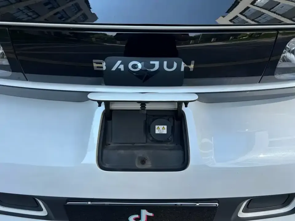 Baojun E300