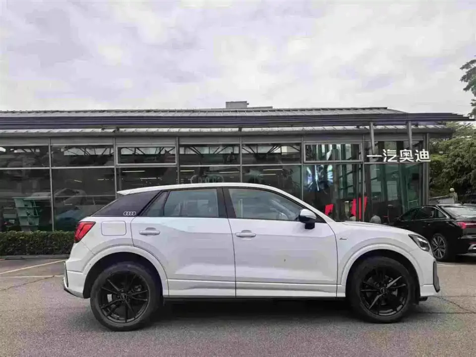 Audi Q2L